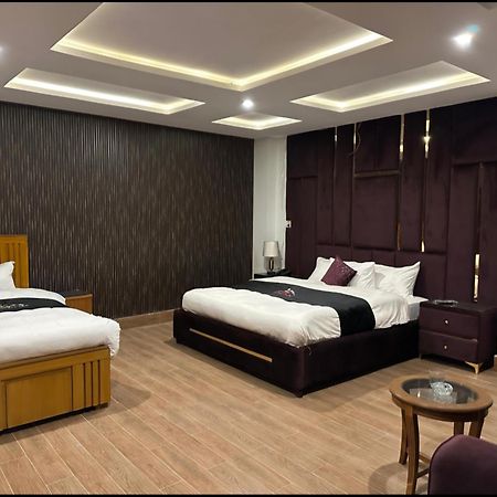 Gold Palace Hotel & Food Lounge Karandukai Bagian luar foto