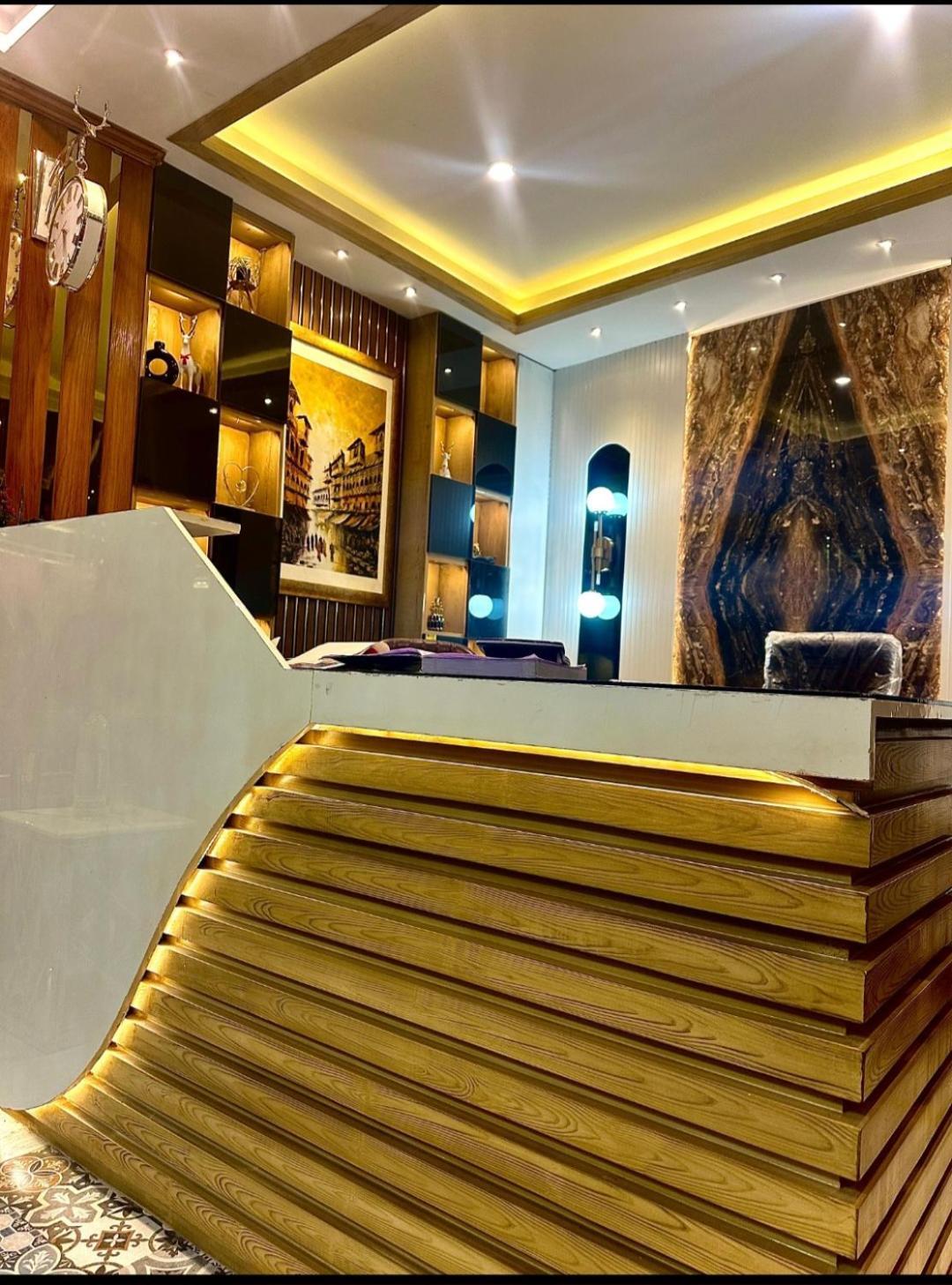 Gold Palace Hotel & Food Lounge Karandukai Bagian luar foto
