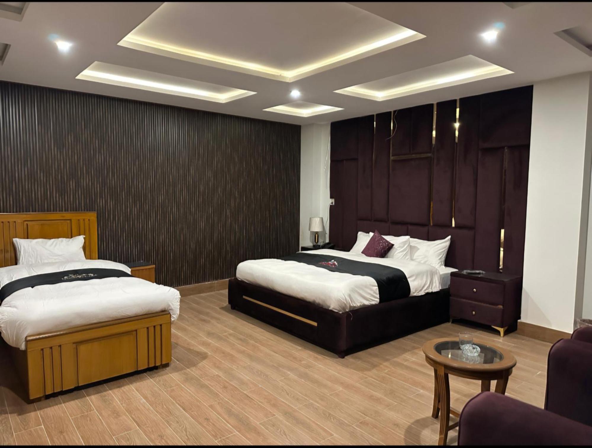 Gold Palace Hotel & Food Lounge Karandukai Bagian luar foto